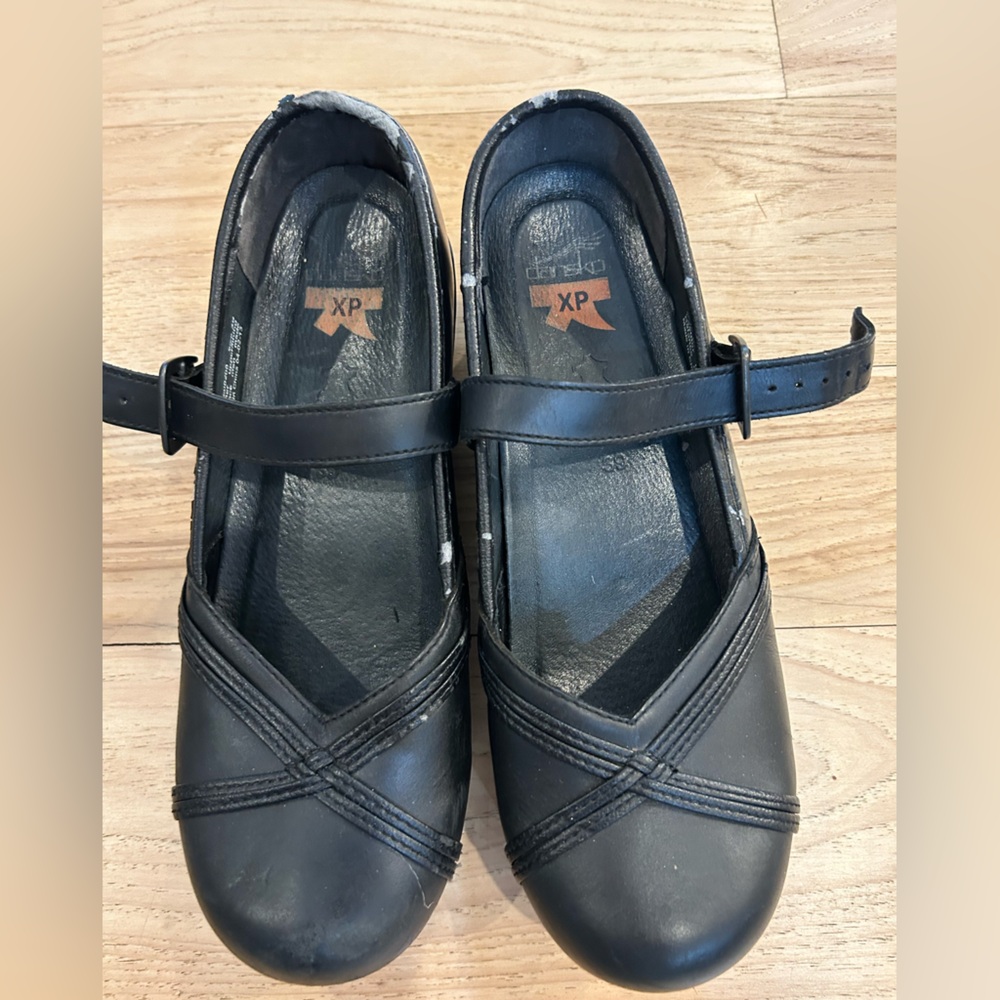 Dansko professional slip resistant shoes size 39: 8-8.5 USA